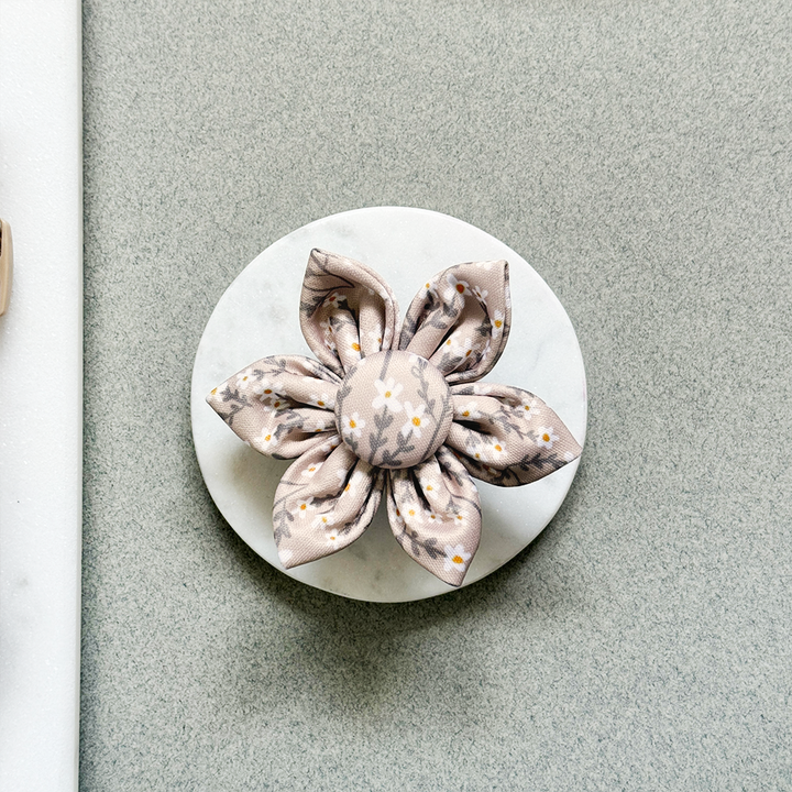 Nude Flowers Collar Flower